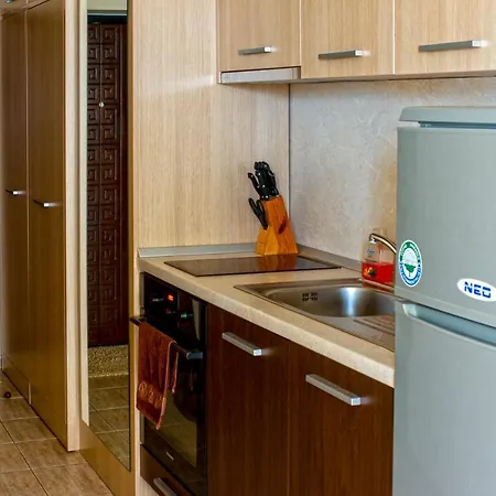 On Maxi Complex With Parking Святые Константин и Елена