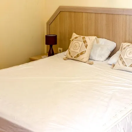 On Maxi Complex With Parking