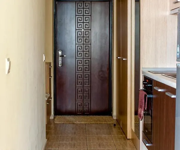 شقة On Maxi Complex With Parking *